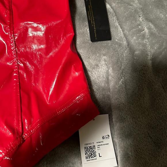 Forever 21 X Fredricks of Hollywood NWT red vinyl bodysuit Large - Picture 4 of 9